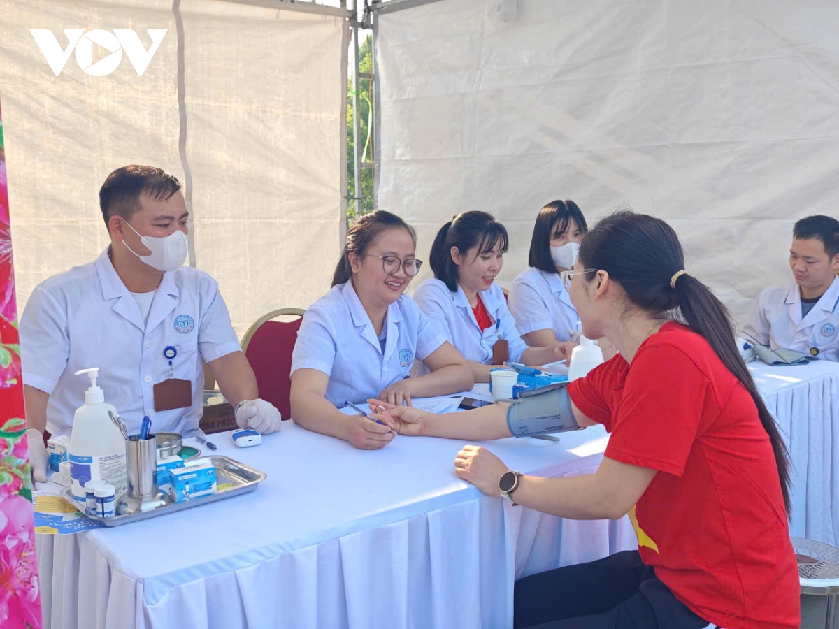 gan 1.500 dai bieu tham gia mit tinh phat dong ngay suc khoe toan dan tai son la hinh anh 4