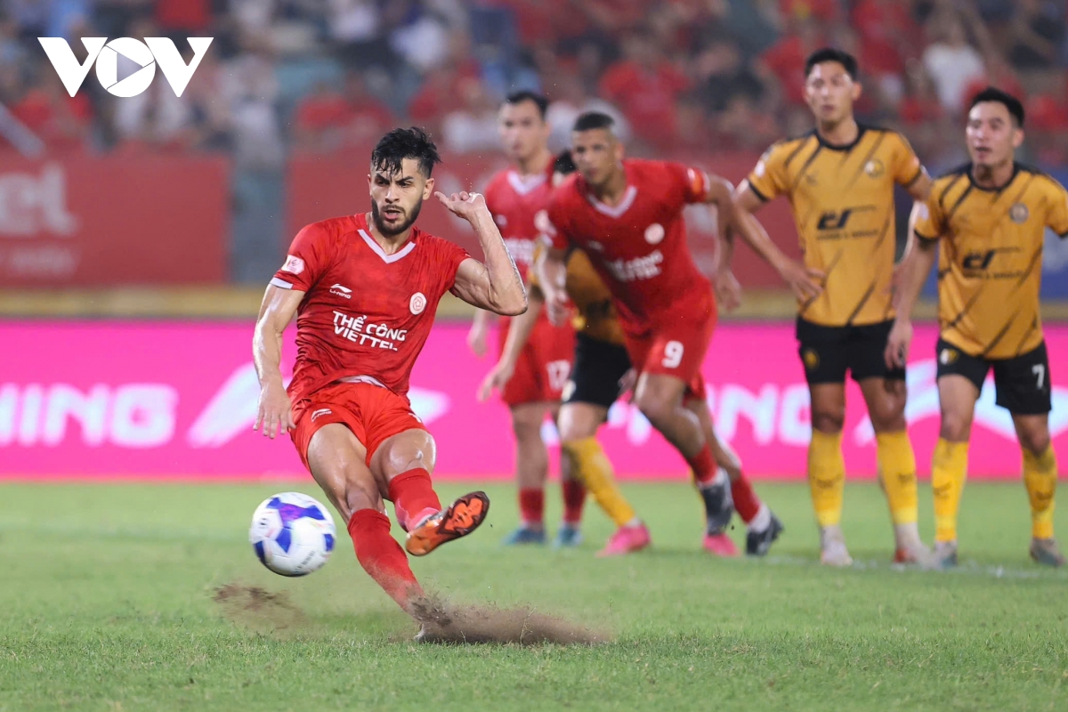 hlv popov noi doa voi trong tai, nhan the do dien ro tai v-league hinh anh 9