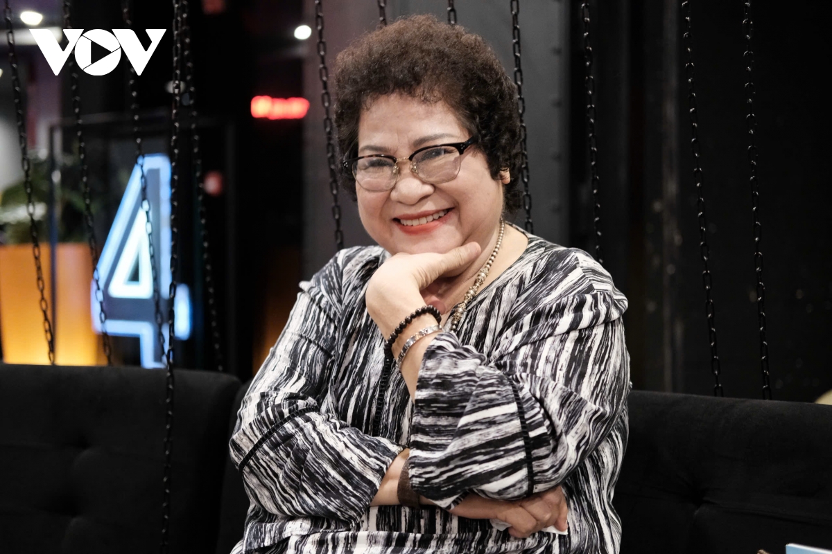 nsUt minh vuong o tuoi u70 ngay nao cung tiem 4 mui hinh anh 1