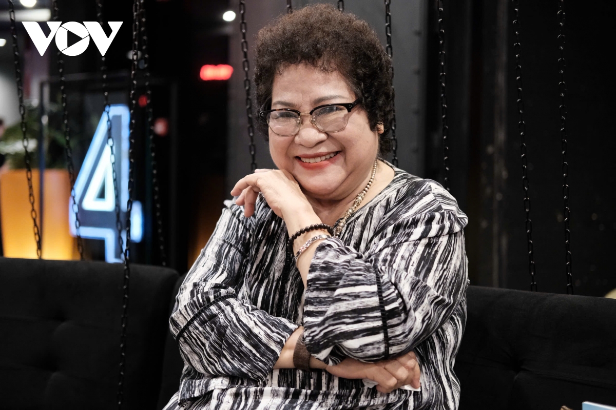 nsUt minh vuong o tuoi u70 ngay nao cung tiem 4 mui hinh anh 2