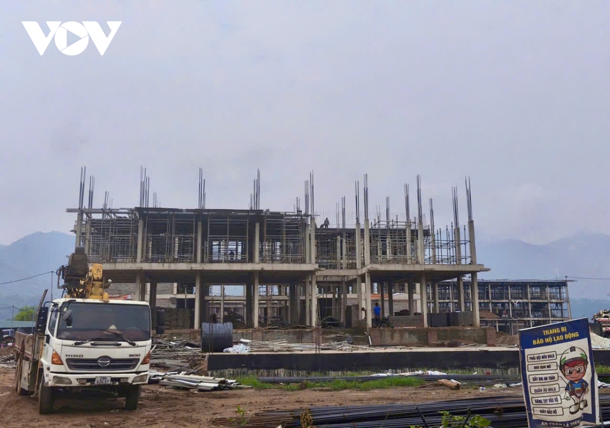cong trinh truong noi tru lien cap son la ky nghi le nhung khong nghi viec hinh anh 2