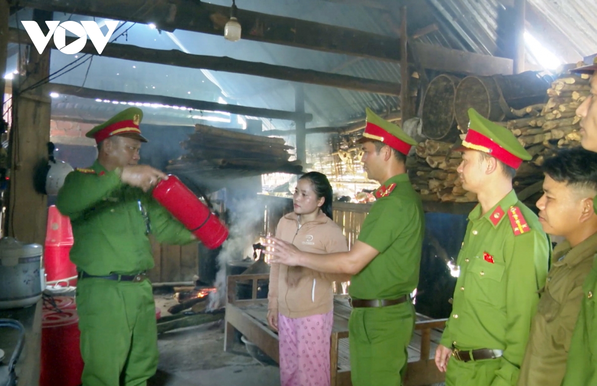 nang nong, bep cui va noi lo chay nha o vung cao Da nang hinh anh 3