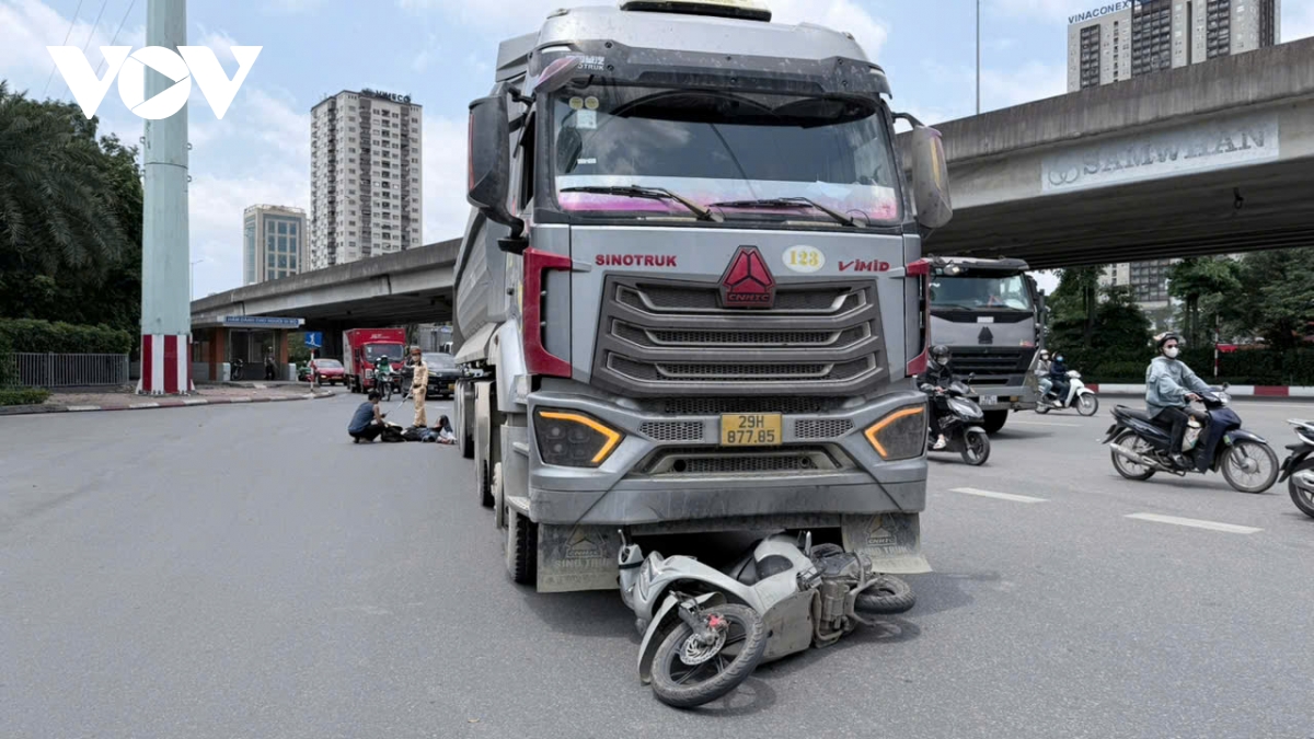 xe ben va cham xe may tai nga tu pham hung-tran duy hung, 1 nguoi bi thuong hinh anh 1