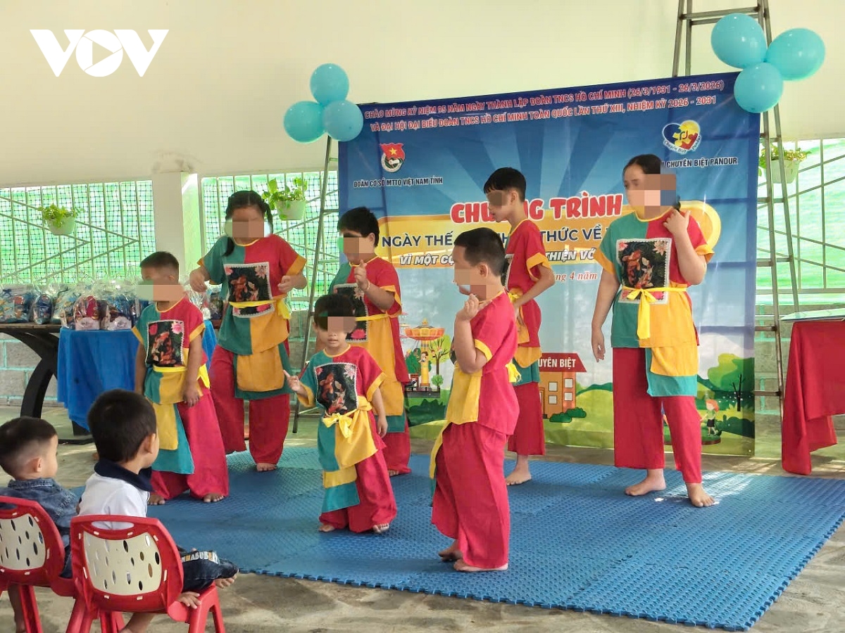 nhung co giao cham den voi nhung dua tre thiet thoi bang ca trai tim hinh anh 4