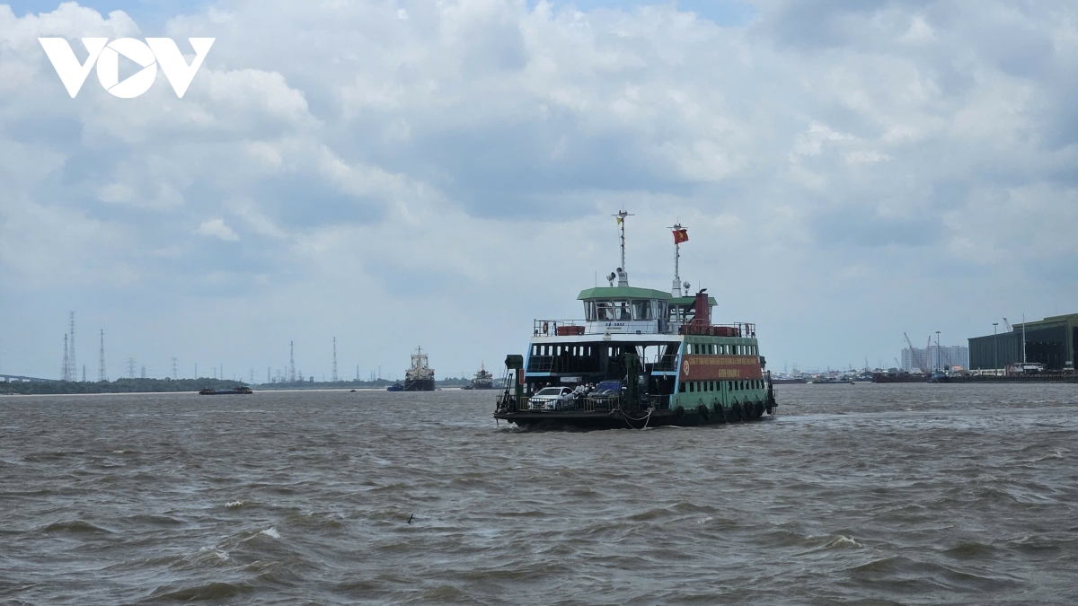 cua ngo tp.hcm thong thoang, ben pha tang chuyen don cao diem le 30 4 hinh anh 2