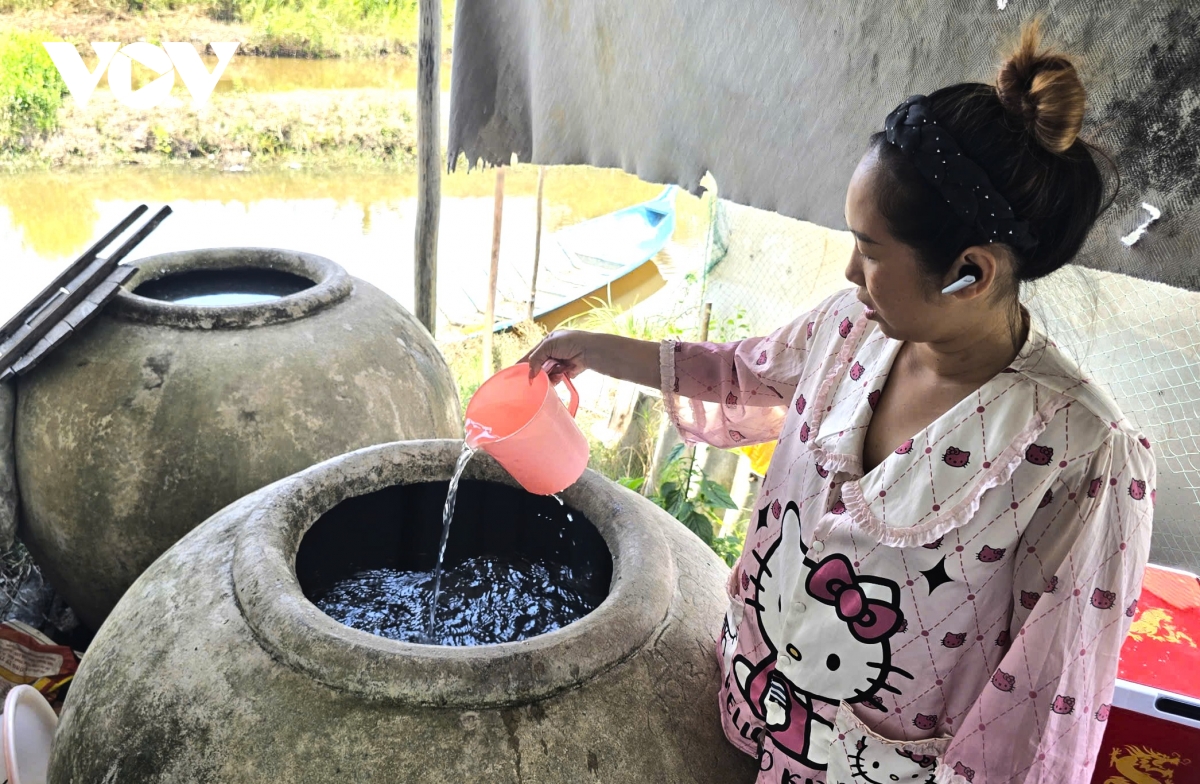 con khat nuoc sach giua vung dat nhiem phen man o bien bach, ca mau hinh anh 3