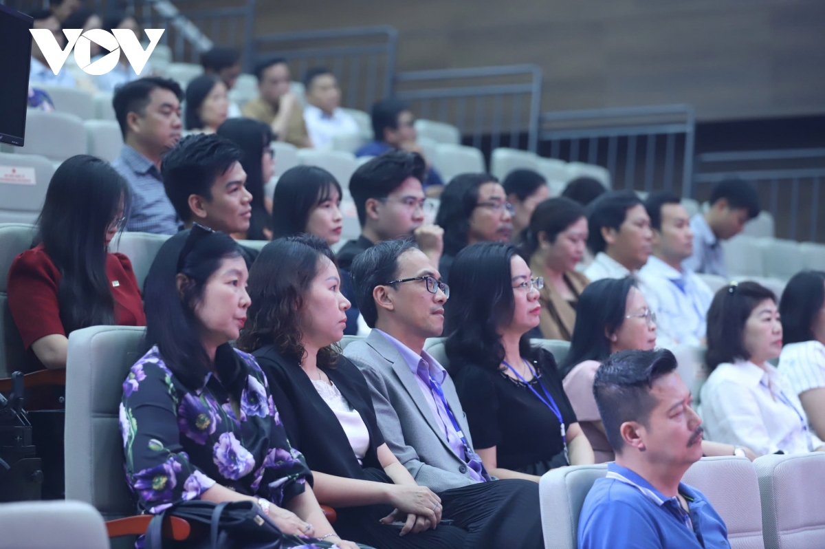 phat thanh truc tiep trong ky nguyen moi ky nang chinh phuc cong chung hinh anh 3