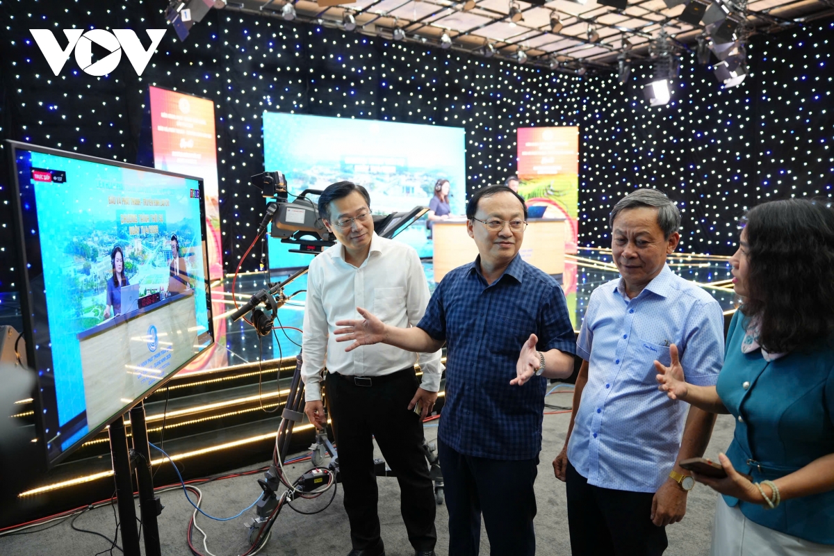 nhung nguoi no luc am tham cho lien hoan phat thanh toan quoc lan thu xvii hinh anh 1