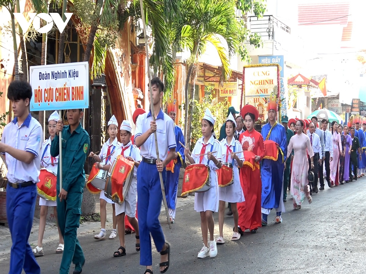 du lich bien lam Dong nong ngay tu ky nghi gio to hung vuong hinh anh 1