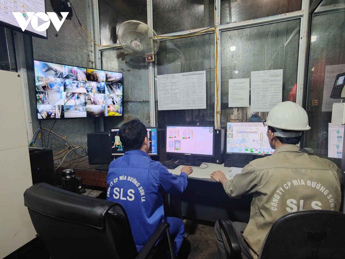 cong nhan son la giu nhip san xuat trong ky nghi le hinh anh 6