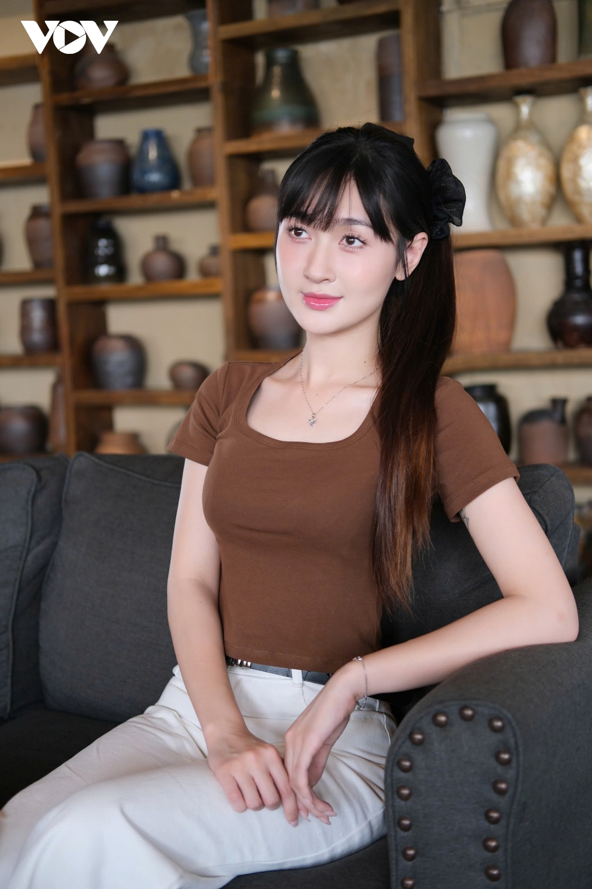 ngoc thuy buoc chan vao doi mac ao 30.000d, mua do 300.000d phai dan do hinh anh 5