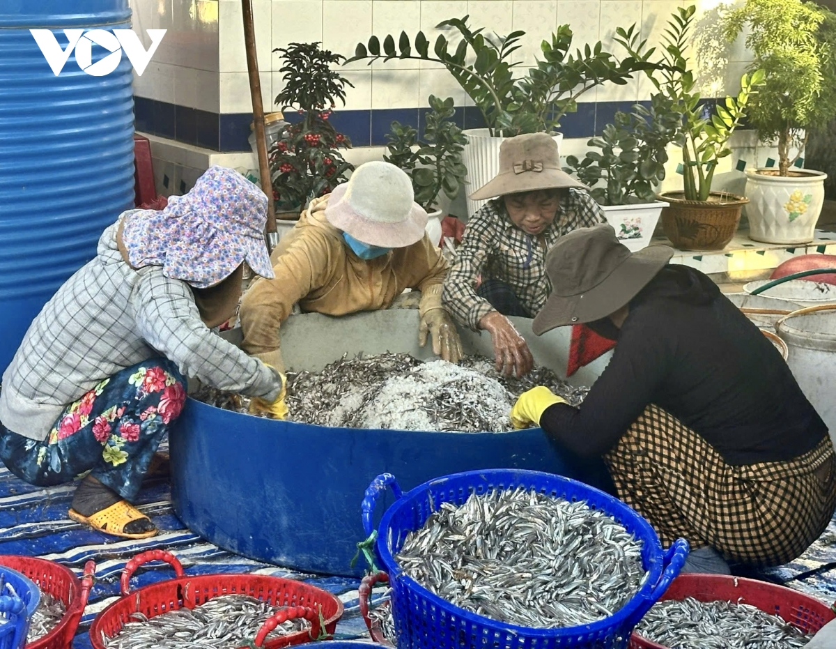 lang chai long thuy 300 nam gin giu huong vi nuoc mam truyen thong hinh anh 6