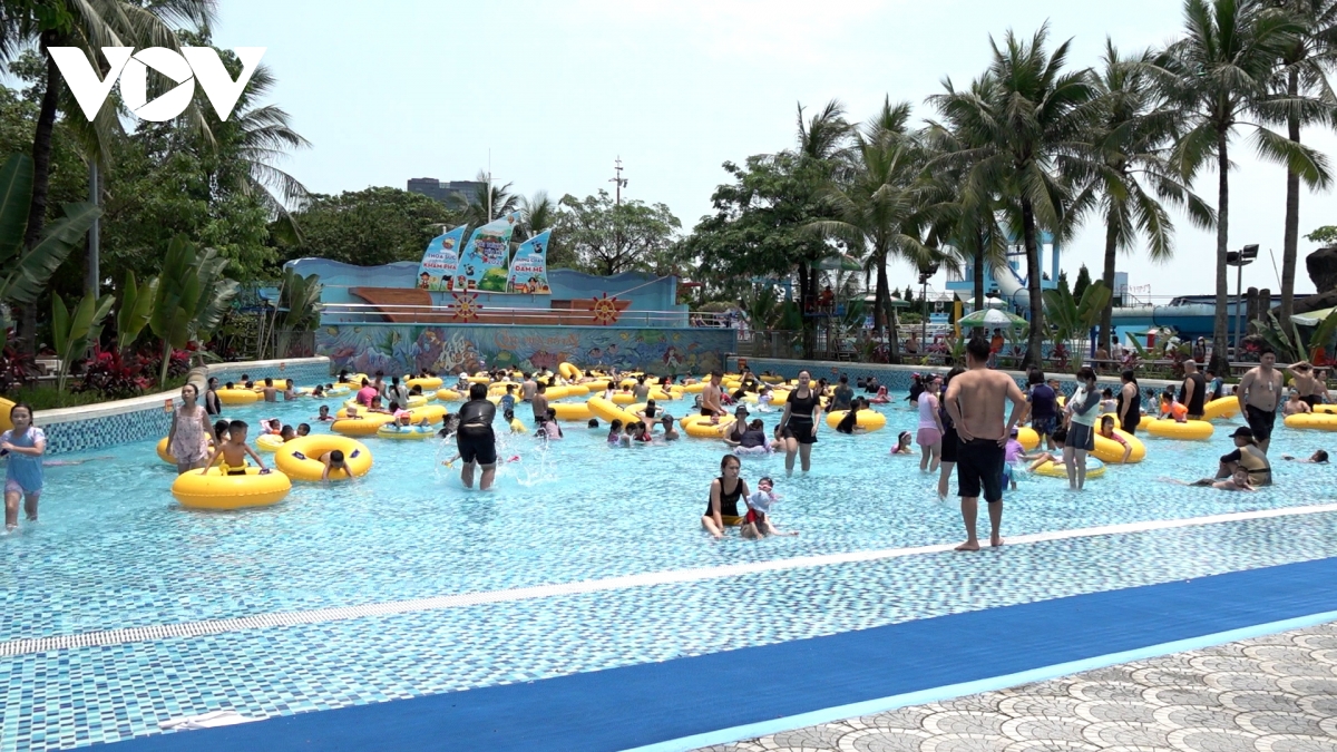 nghi le 30 4 - 1 5, nhieu nguoi o ha noi chon du lich noi do hinh anh 6