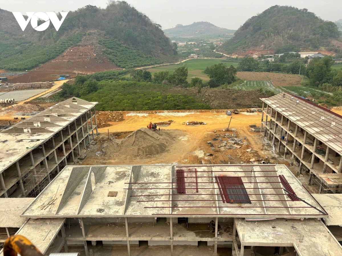 chien dich 100 ngay dem - nhung ngoi truong o vung bien son la dan hien huu hinh anh 7