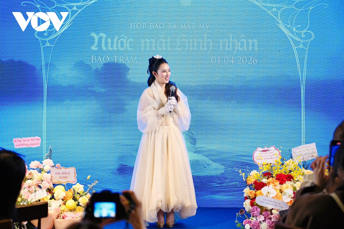 bao tram idol so chong ghen khi dong canh tinh cam voi loi tran hinh anh 2