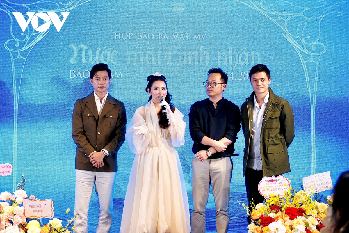 bao tram idol so chong ghen khi dong canh tinh cam voi loi tran hinh anh 1