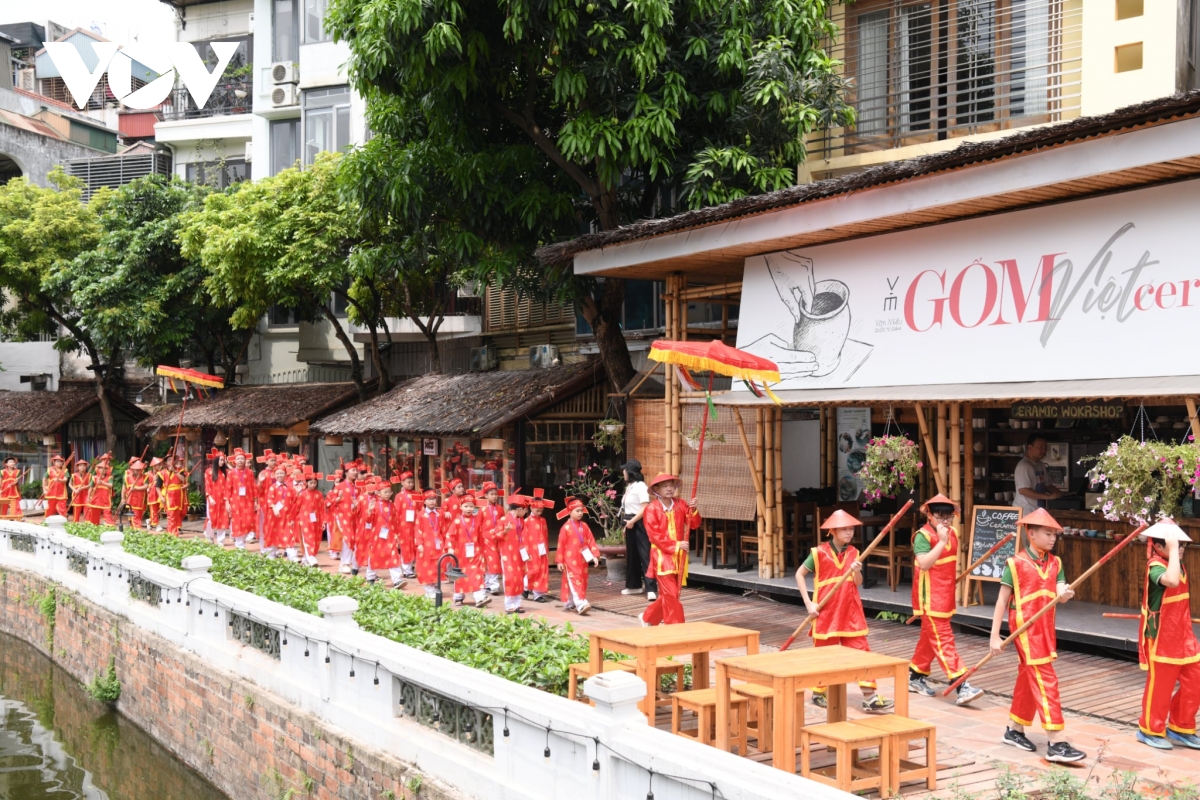 348 thi sinh tren ca nuoc ve van mieu quoc tu giam thi trang nguyen hinh anh 3