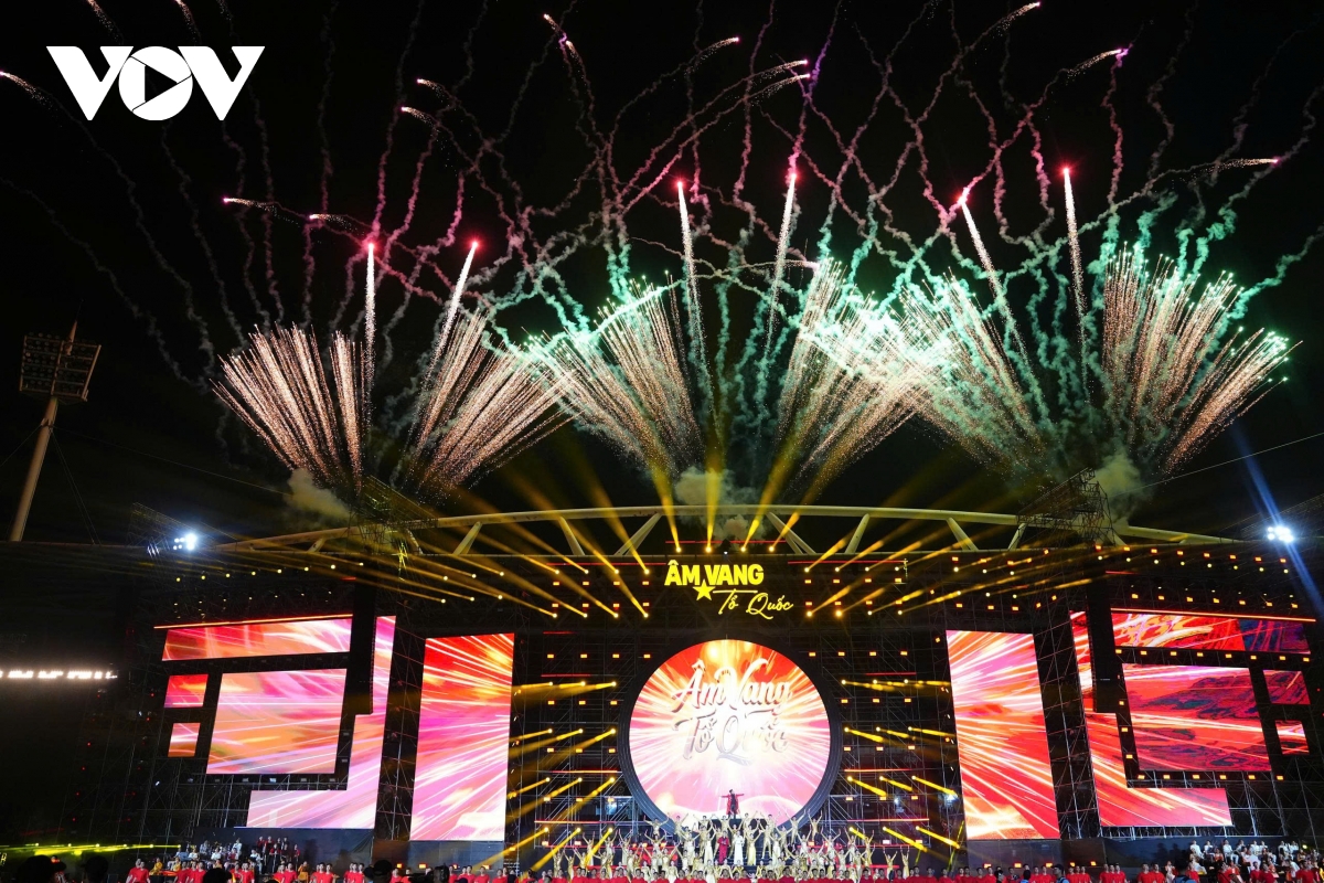 hang nghin khan gia doi mua xem concert quoc gia Am vang to quoc hinh anh 14