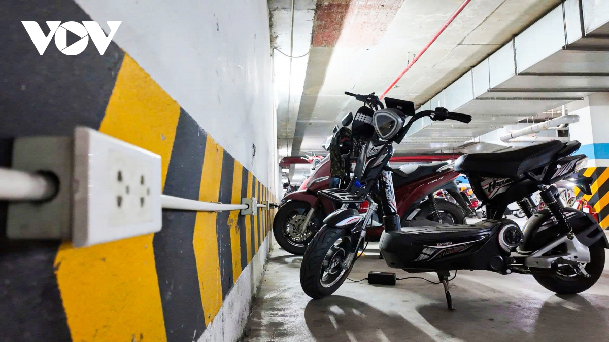 nhieu chung cu o ha noi van lung tung bo tri cho sac xe dien an toan hinh anh 4