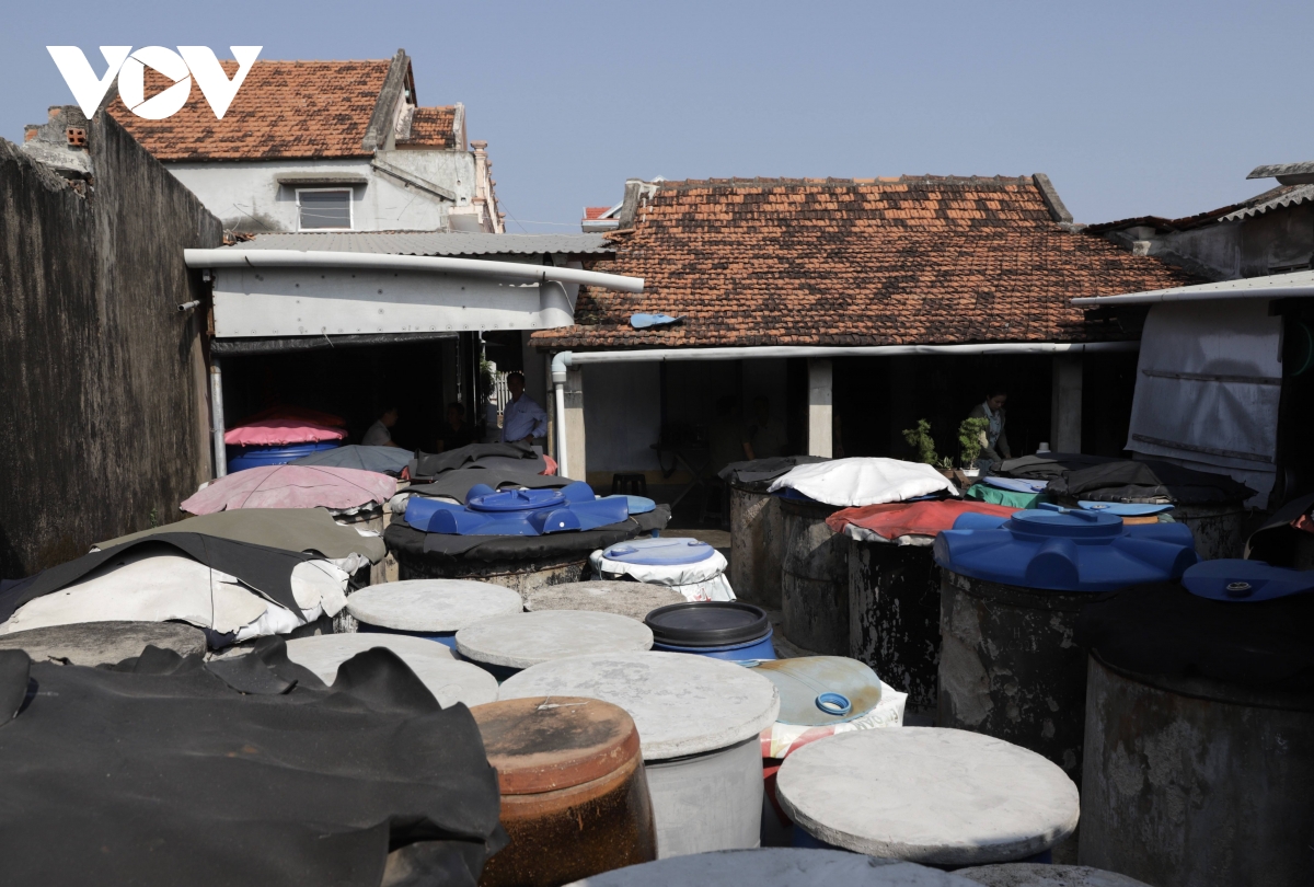 lang chai long thuy 300 nam gin giu huong vi nuoc mam truyen thong hinh anh 7