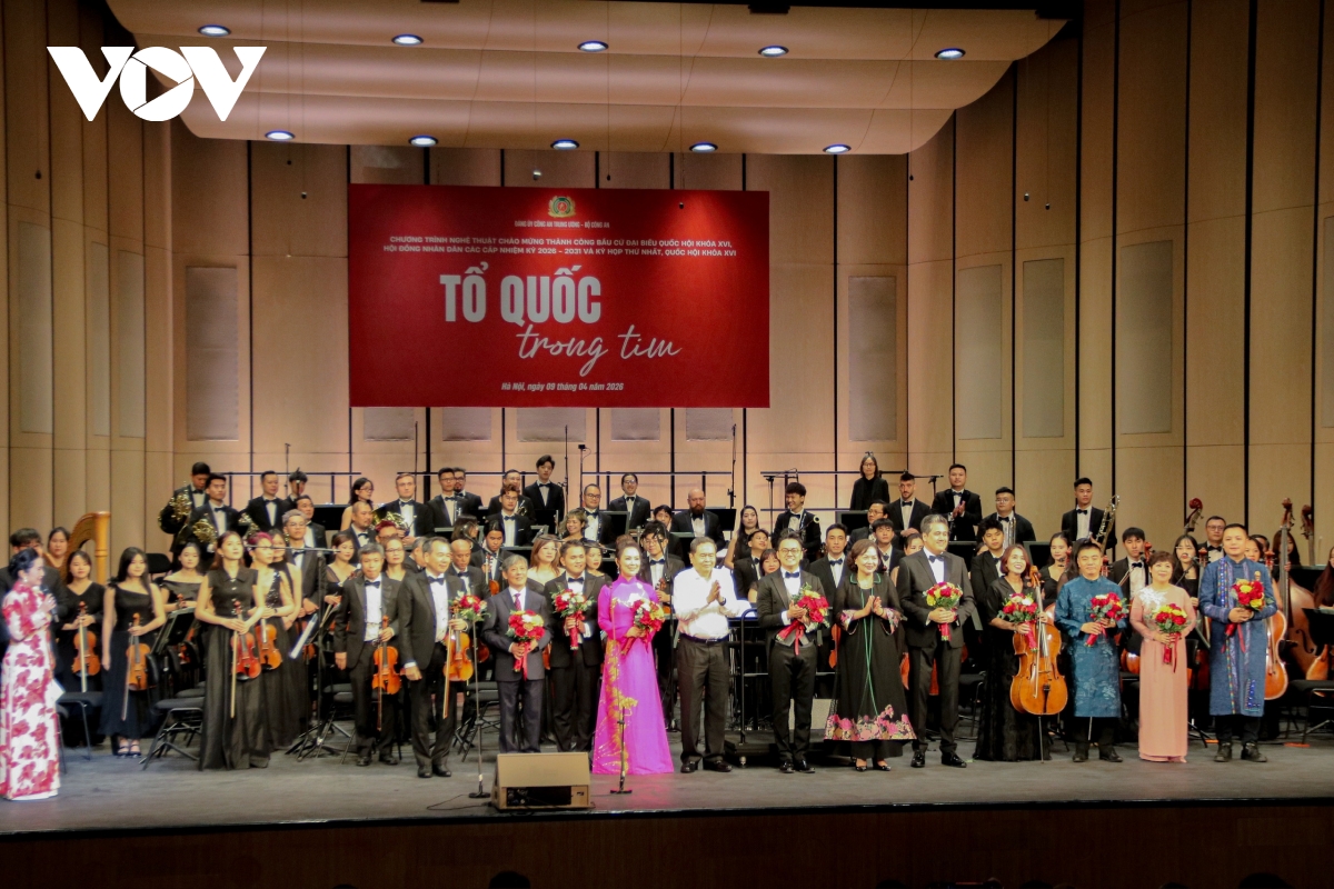  to quoc trong tim ban hoa ca xuc dong ve tinh yeu dat nuoc hinh anh 16