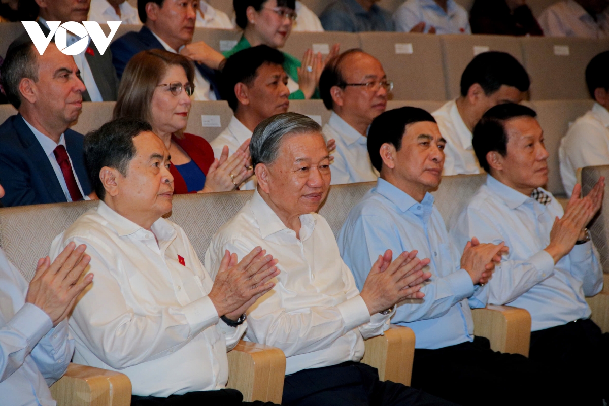  to quoc trong tim ban hoa ca xuc dong ve tinh yeu dat nuoc hinh anh 1