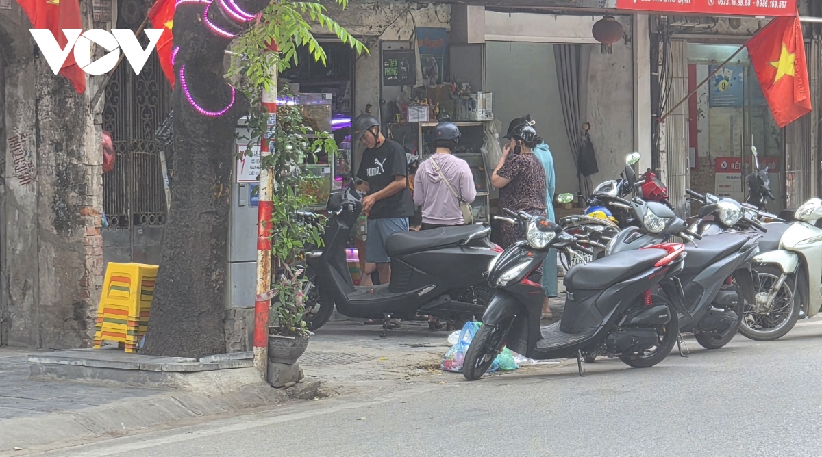 ha noi sang dep vi them nhieu tuyen bus dien, tiep tuc xu ly rac thanh dien hinh anh 2