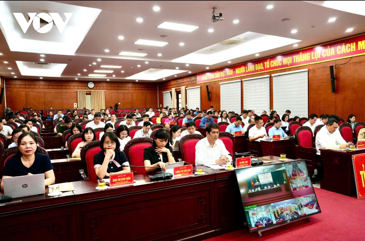 pho chu tich quoc hoi nguyen thi hong tiep xuc cu tri tai son la hinh anh 1