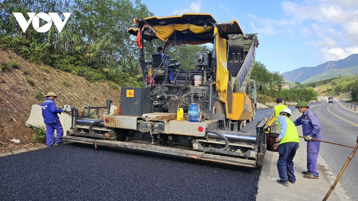 dau tang gia, nha thau khac phuc kho khan bam tien do cao toc la son - hoa lien hinh anh 2