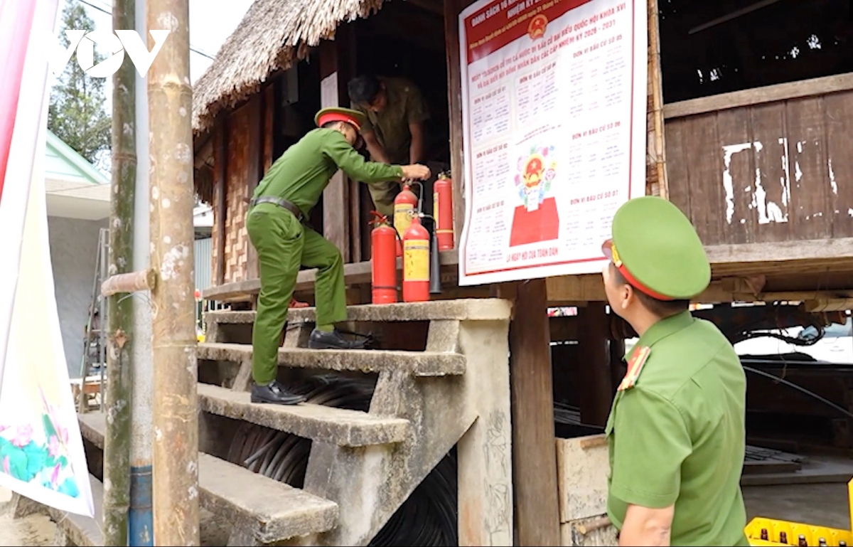 nang nong, bep cui va noi lo chay nha o vung cao Da nang hinh anh 7