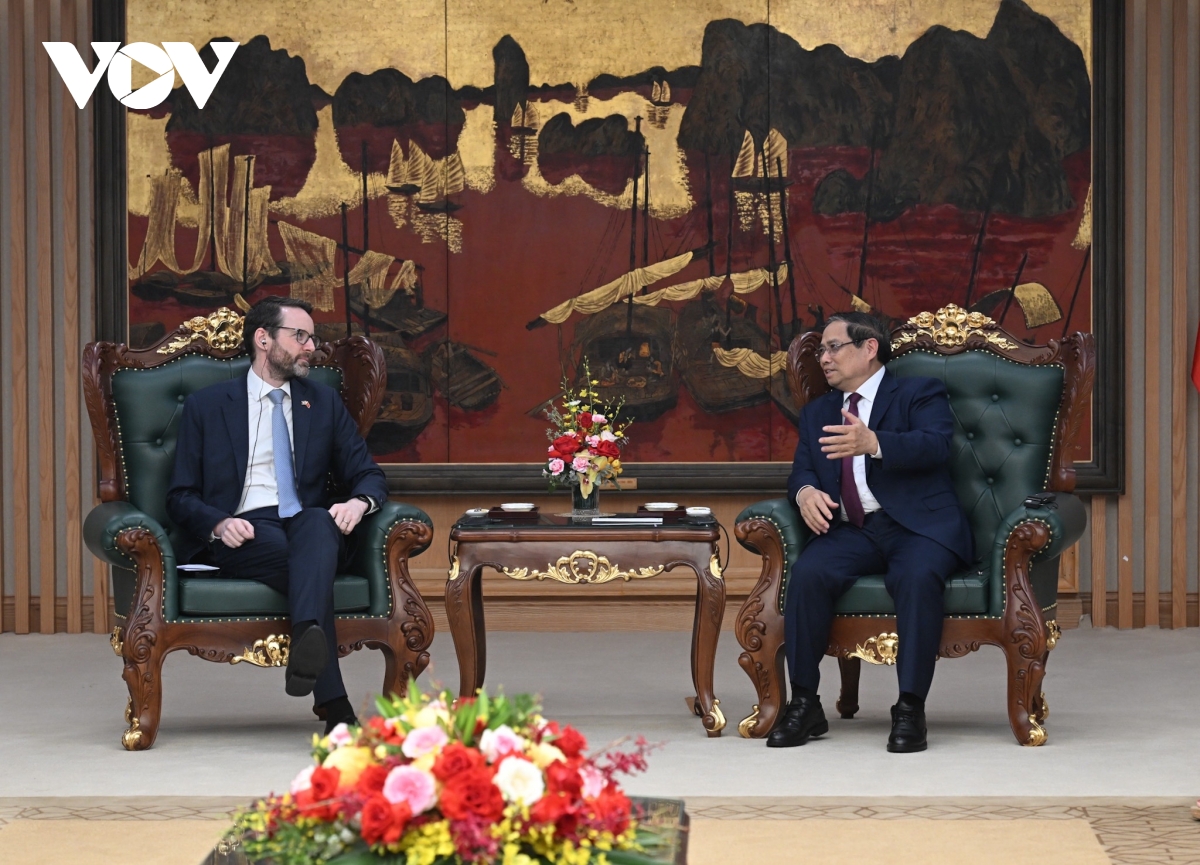 thu tuong chinh phu pham minh chinh tiep Dai su anh iain frew hinh anh 1