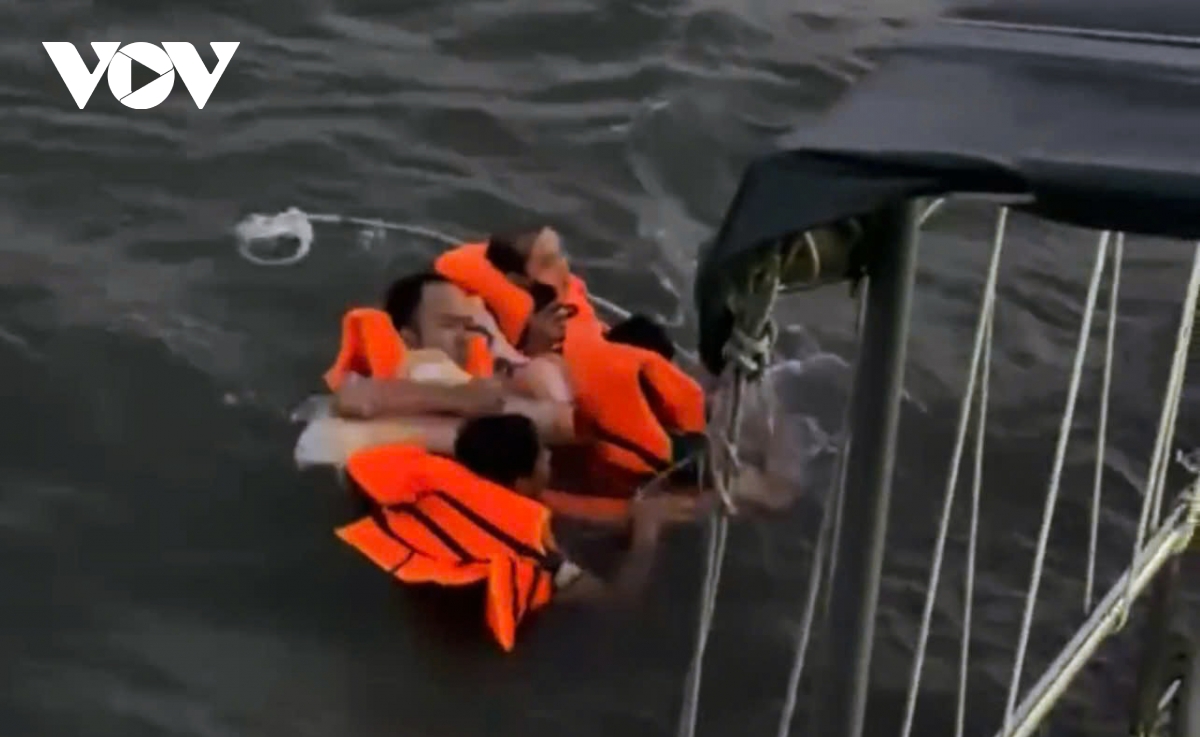 four crew members rescued after barge sinks off mekong coast picture 1