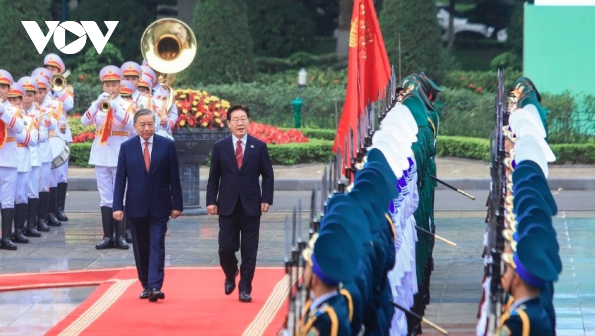 vietnam s top leader hosts welcome ceremony for rok president picture 2