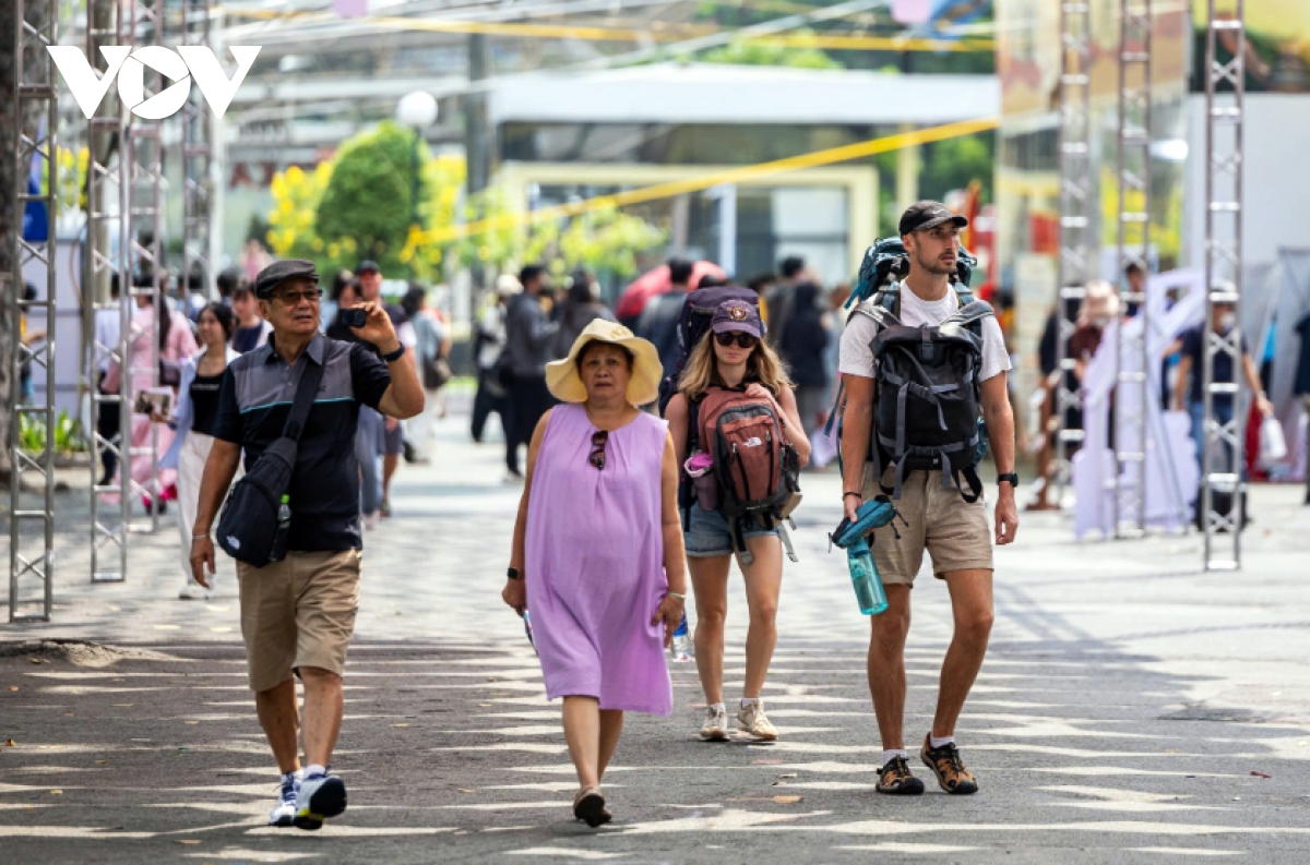 hcmc tourism festival attracts visitors, boosts summer travel demand picture 1