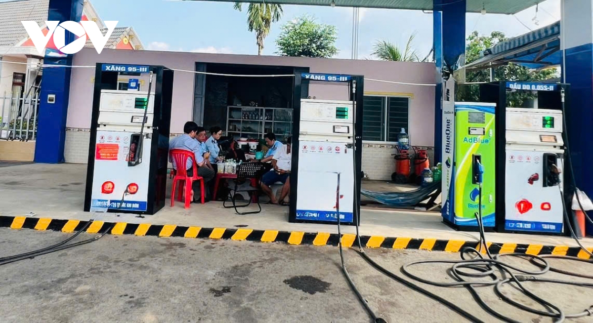 xu ly doanh nghiep tu y dieu chinh gia ban le xang, dau hinh anh 1