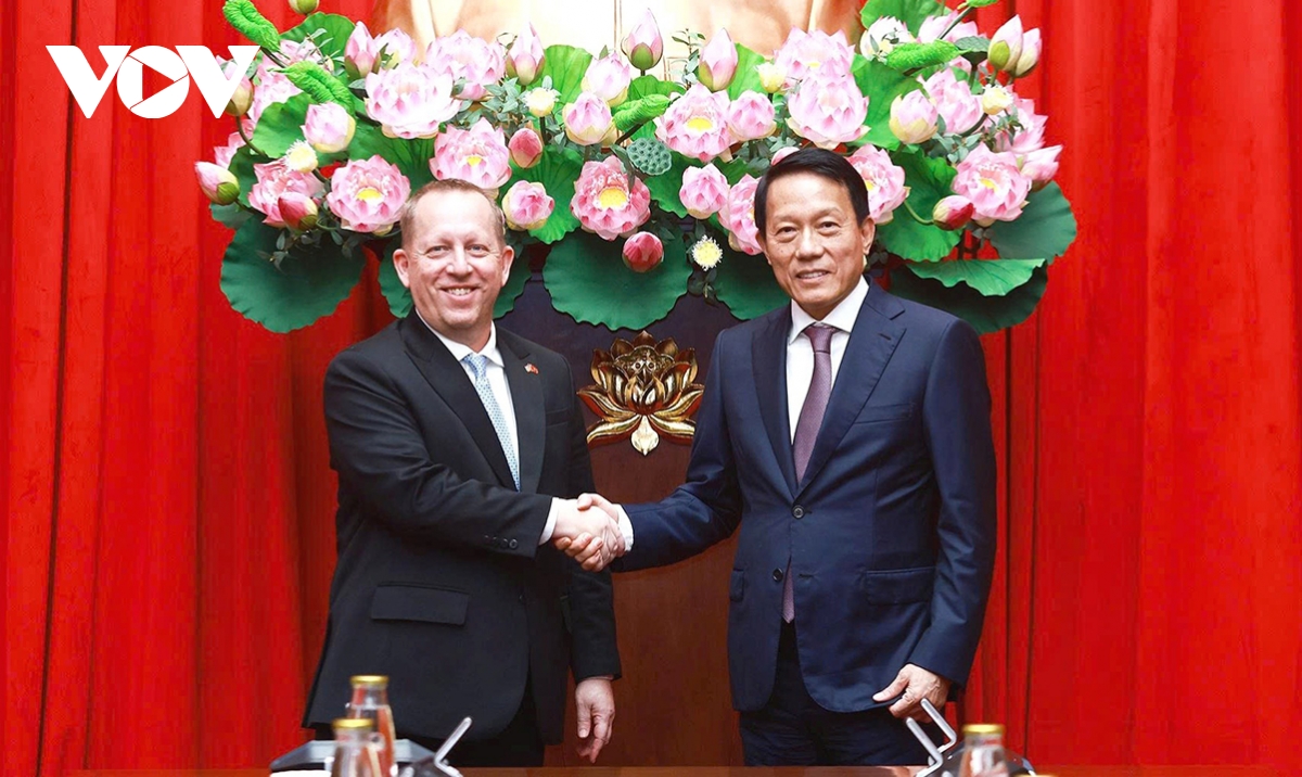 public security minister receives us charge d affaires in hanoi picture 1