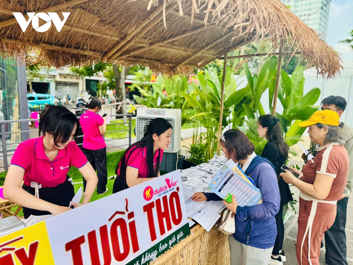 hang loat cong ty giam gia tour, kich cau du lich he bat chap bao gia hinh anh 3