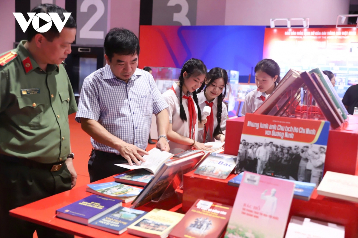 trien lam phat thanh vi viet nam hung cuong, thinh vuong hinh anh 5