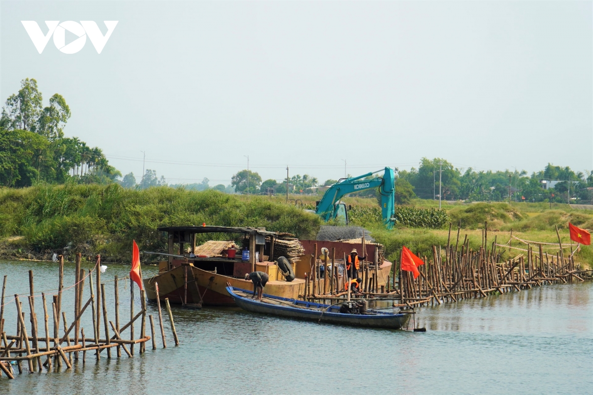 Da nang go vuong dap thoi vu giu ngot, ngan man tren song vinh Dien hinh anh 1