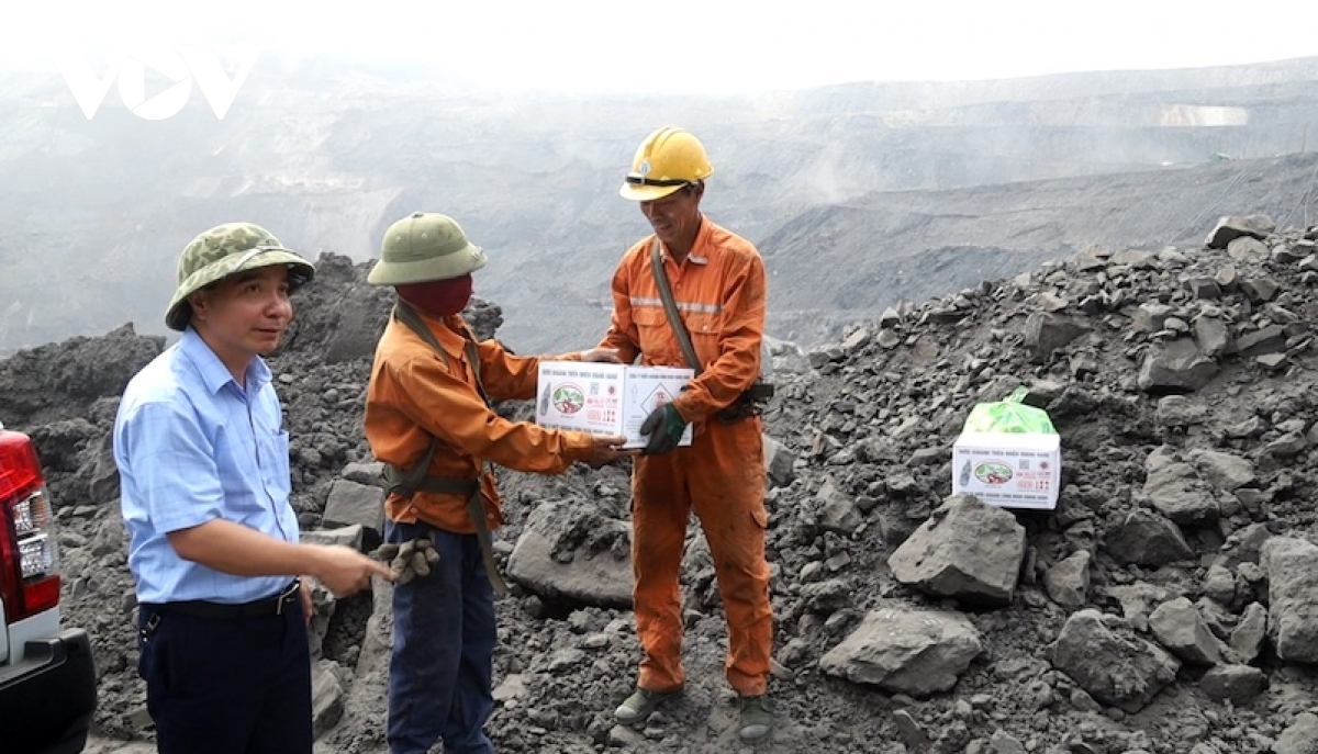 quang ninh Dam bao an ninh kinh te trong ky nghi le hinh anh 2