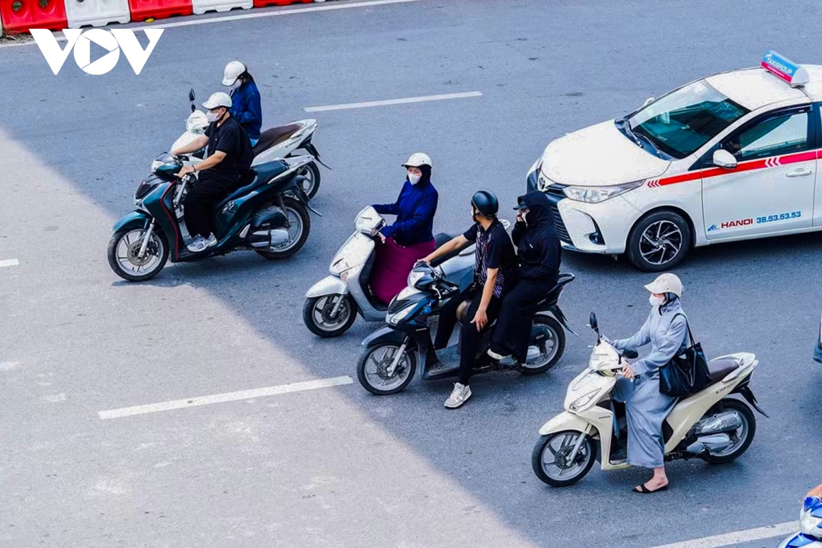 nguoi ha noi bit kin mit doi pho voi nang nong ngot ngat dau mua hinh anh 6