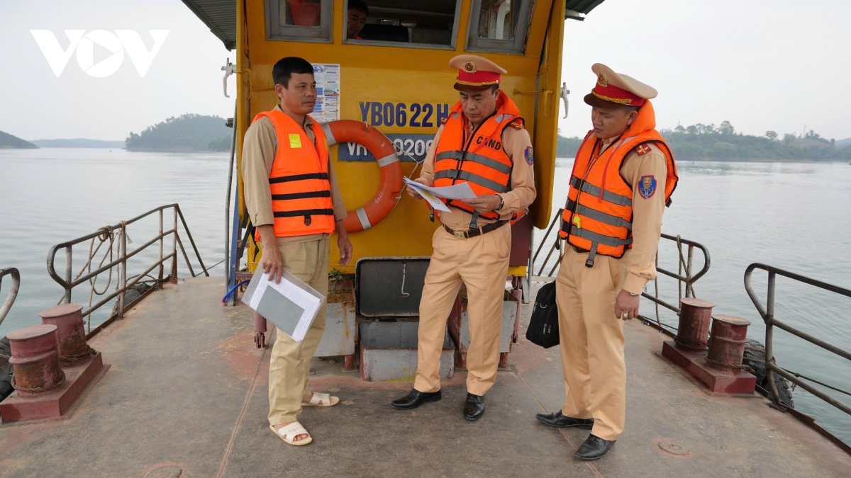 chung tay vi cuoc song binh yen song nuoc tren ho thac ba lao cai hinh anh 4