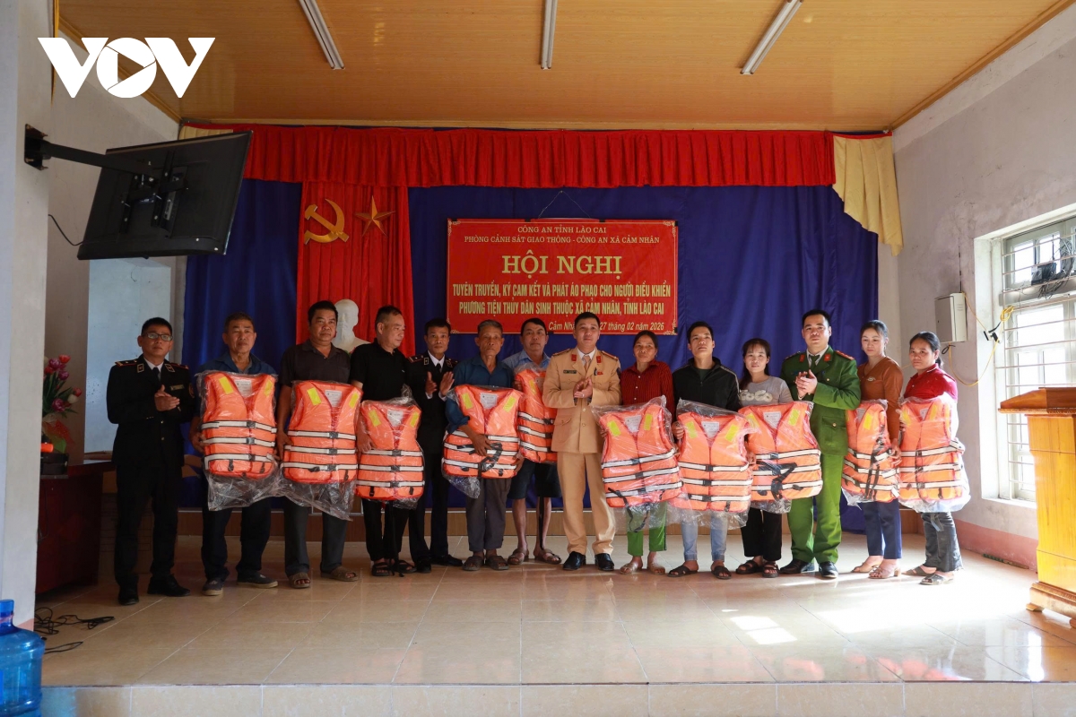 chung tay vi cuoc song binh yen song nuoc tren ho thac ba lao cai hinh anh 3