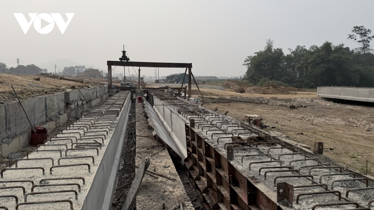 cao toc rong nhat viet nam tri gia hon 5.200 ty dong dang tang toc ve dich hinh anh 8