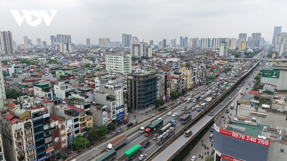 nguoi dan lu luot roi thu do ve nghi le, cua ngo phia nam ha noi un tac cuc bo hinh anh 9
