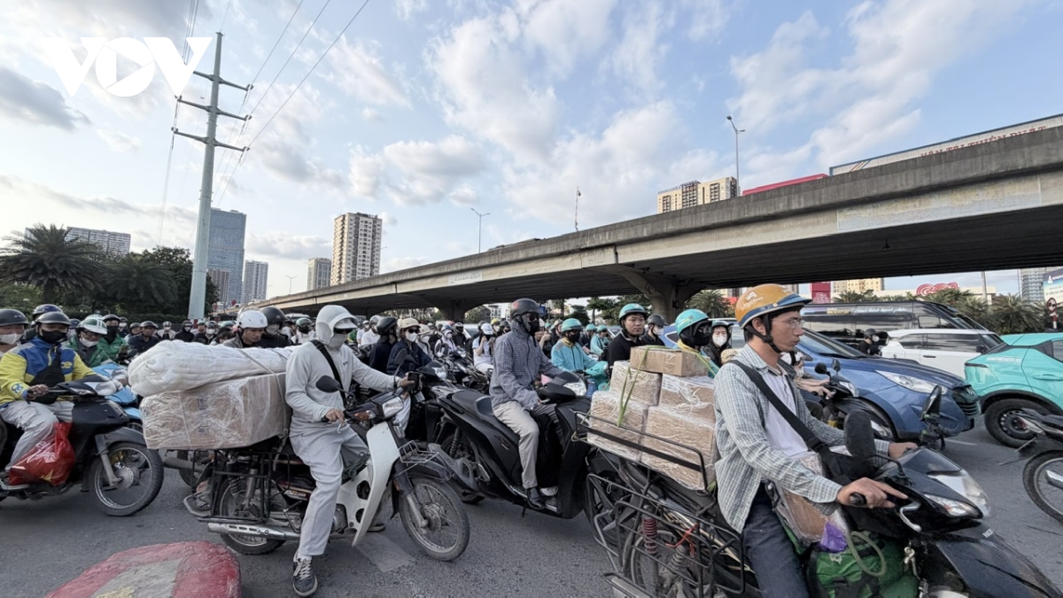 dong xe co noi duoi nhau roi thu do di nghi le 30 4, ap luc giao thong tang cao hinh anh 12
