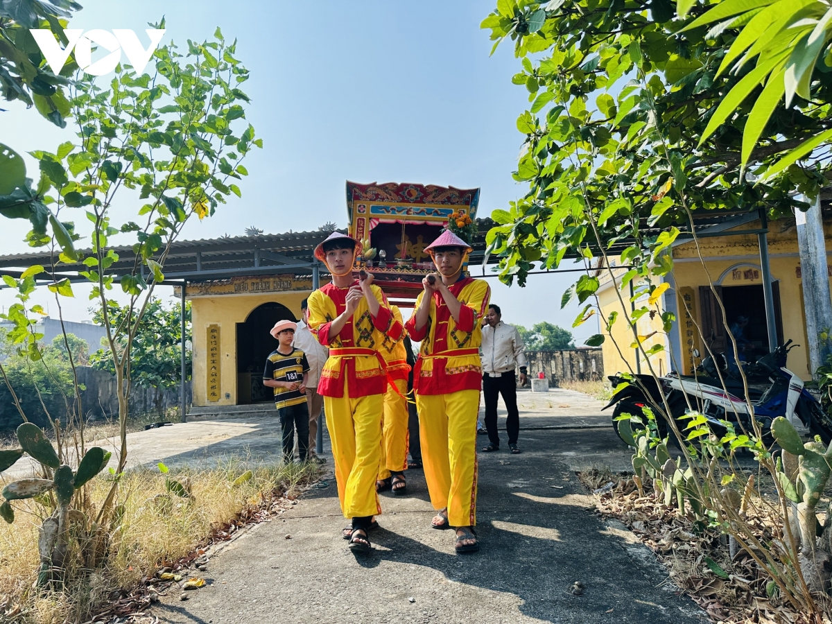 le hoi cau ngu lang bien Dong tac, noi gui gam uoc nguyen troi yen bien lang hinh anh 1
