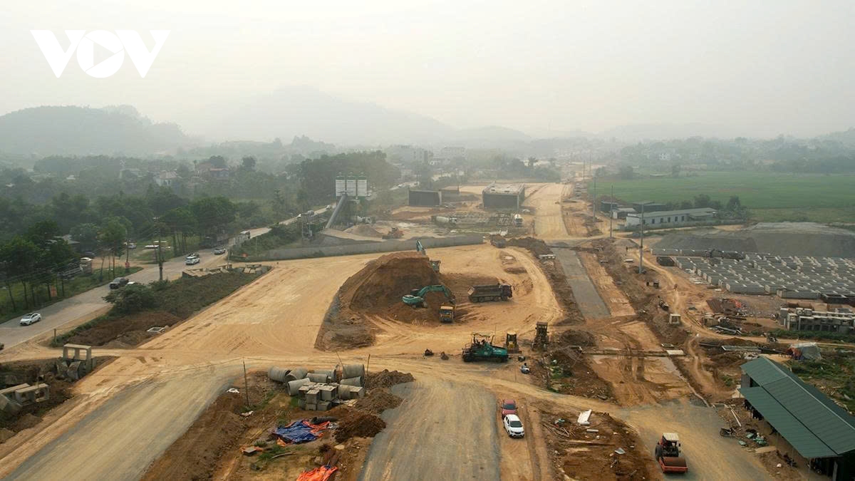 cao toc rong nhat viet nam tri gia hon 5.200 ty dong dang tang toc ve dich hinh anh 3