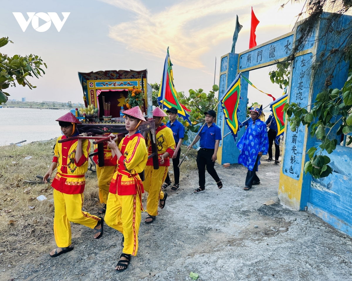 le hoi cau ngu lang bien Dong tac, noi gui gam uoc nguyen troi yen bien lang hinh anh 2