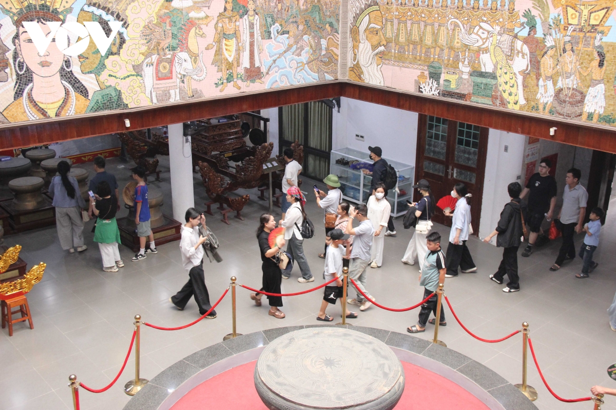 hang nghin nguoi ve den hung dang huong, di hoi truoc ngay gio to hinh anh 4